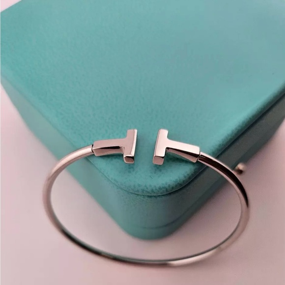 Tiffany T narrow wire bangle in 18k white gold - Picture 3 of 5